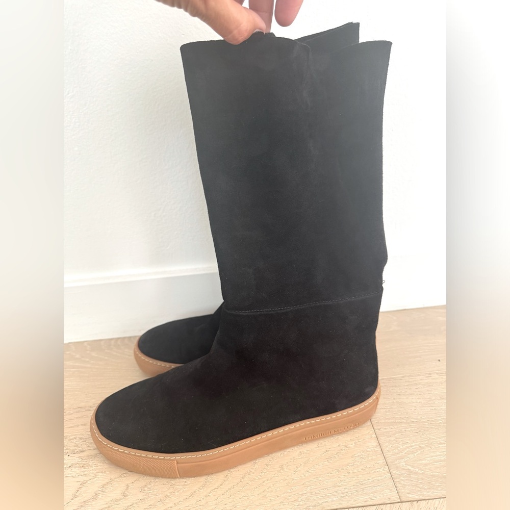 Ones used for photoshoot, with the box. Rare Tamara Mellon low black suede boots